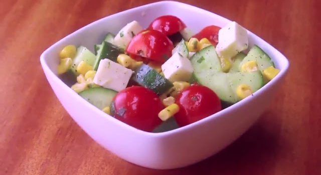 5 Recetas de Ensaladas Para Bajar de Peso Saludables & Fáciles